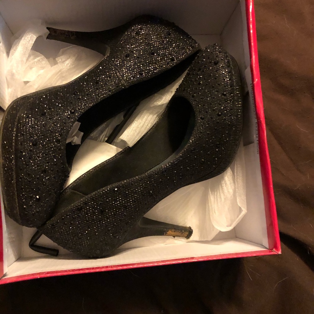 Silver slipper glitter heals